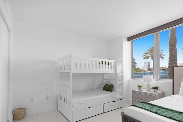 Superior Apartment, 3 Bedrooms, Balcony, River View | Laptop workspace, WiFi (free)