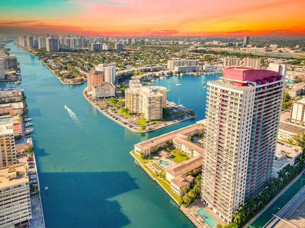 Beachwalk Resort - Hollywood, FL