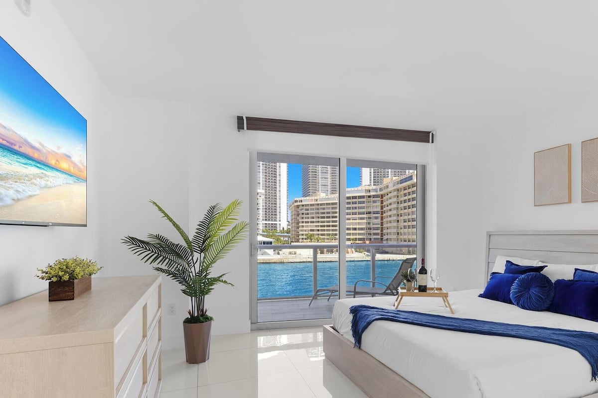 Superior Apartment, 3 Bedrooms, Balcony, River View | Laptop workspace, free WiFi