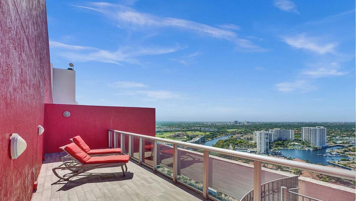Apartamento, 2 quartos, sacada, vista para o mar | Vista para a cidade