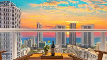 Deluxe Apartment, 3 Bedrooms, Balcony, Sea View | Outdoor dining