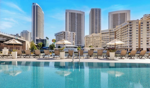 Outdoor pool - Beachwalk Condo (Hallandale Beach)