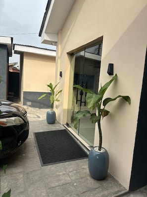 Exterior detail - RT24 Hotel (Lagos)