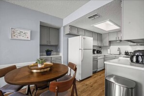 Coffee/tea maker, fridge, microwave, oven - Austin 2BR Home with 3 Beds & Great Location (Austin)