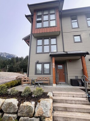 A two-story house with a front porch, a bench, and a mailbox. - Modern Mountain Retreat with Lake Views | 90+ stay (Britannia Beach)