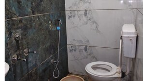 Shower, towels, soap, shampoo