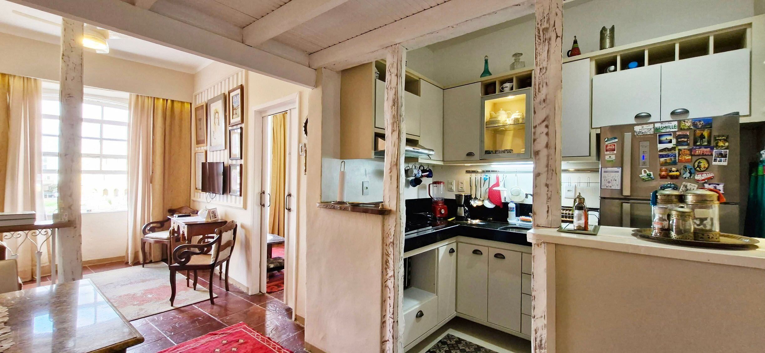 Apartamento | Cocina privada | Frigorífico, microondas y utensilios de cocina