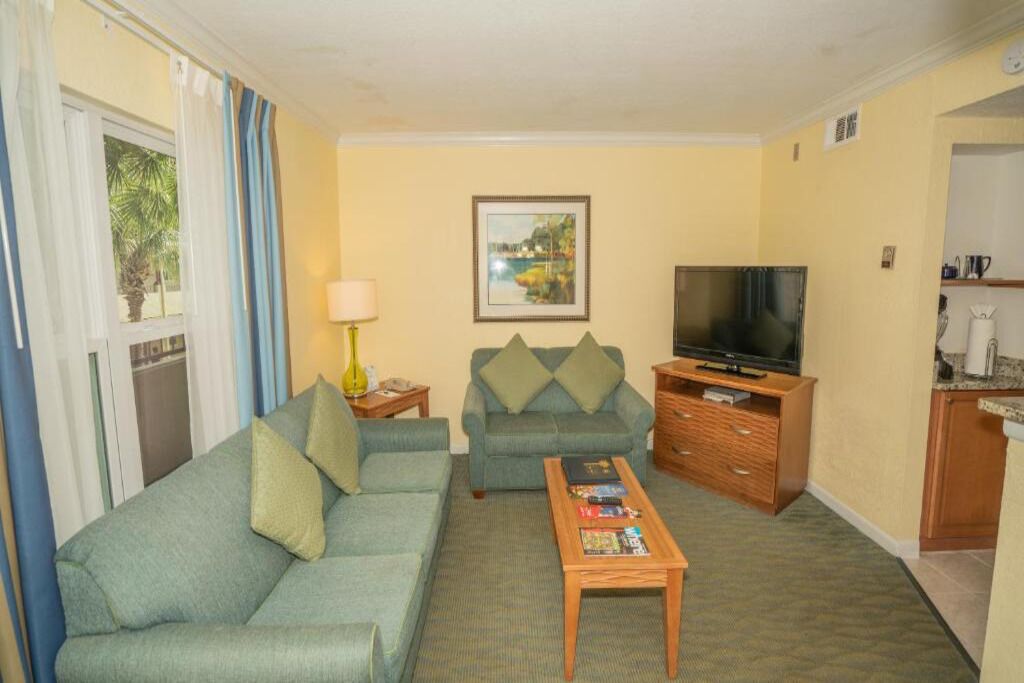 1br Family Suite! Onsite Pool | Free Parking | Free Shuttle To The Parks - Orlando, FL