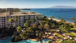 A resort with multiple buildings, a pool area, and a beach. - ALOHA!! GRAND OCEAN VIEW  1-bedroom Villa with AC in Kaanapal, Steps to Beach! (Lahaina)