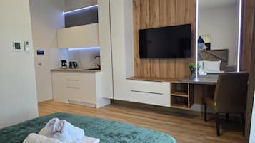 Desk, laptop workspace, free WiFi