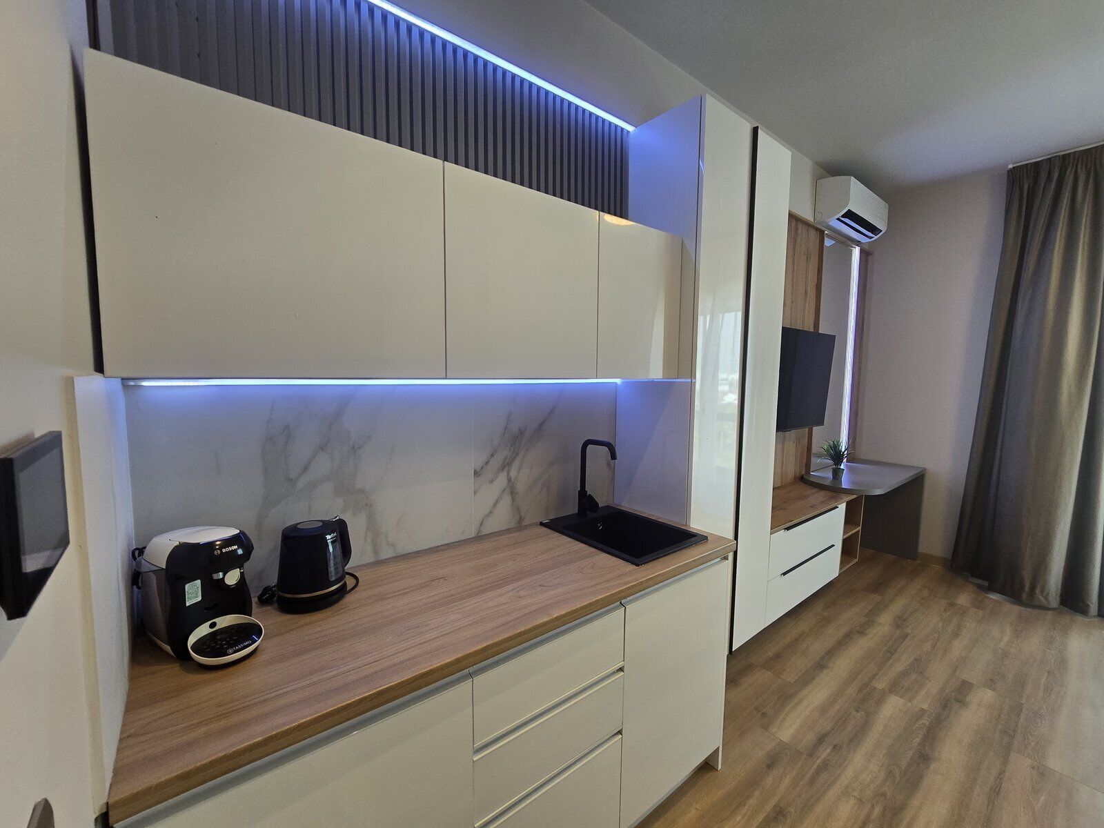 Superior Studio | Dapur peribadi | Peti sejuk mini, ketuhar gelombang mikro 