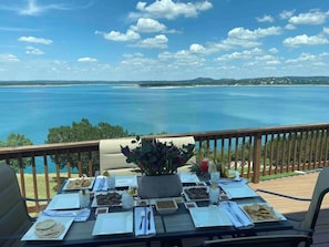 Outdoor dining - Lake FRONT-3 Story-Sleeps 12-Game FLOOR-Free Kayaks! (Canyon Lake)