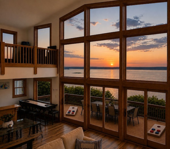 Interior - Lake FRONT-3 Story-Sleeps 12-Game FLOOR-Free Kayaks! (Canyon Lake)