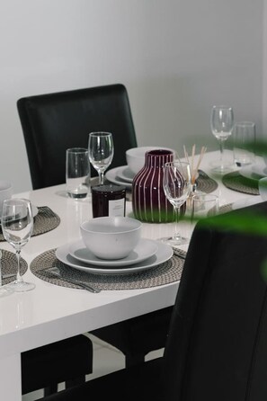 Dining - Great Value Group Stay | Comfortable & Convenient (Capalaba)