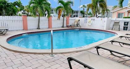 Beach Boutique Mini-Cottage + Pool: Steps to Sand!