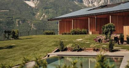 Luxurious 2-Bedroom Chalet in the Vineyards