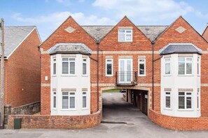Exterior - Modern Oxford 2-Bed Apartment | Free Parking | Sleeps 4 (Oxford)
