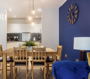 Dining - Relaxing 2BR Flat Near Langdon Park Stn. | ST (London)