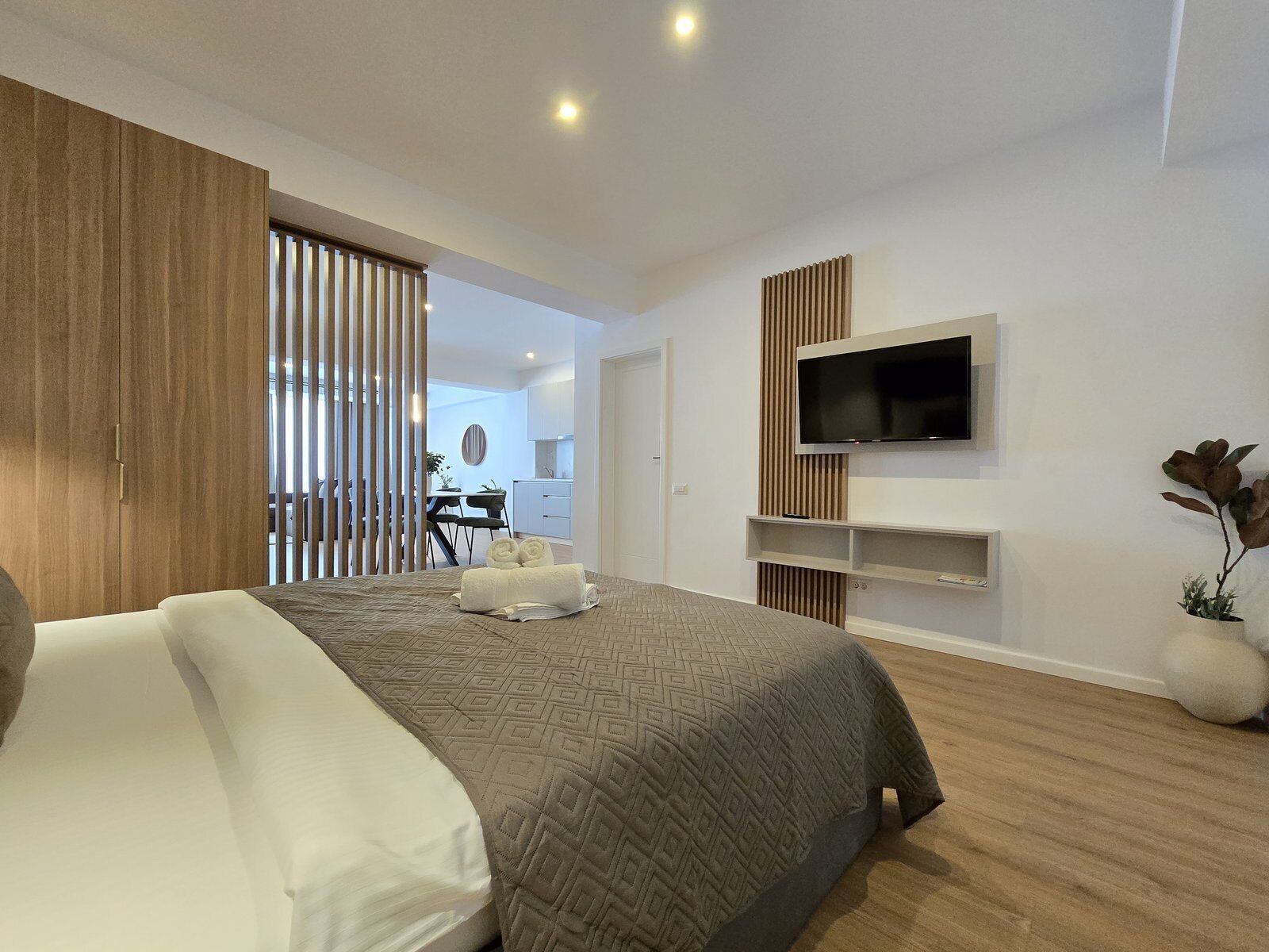 Apartemen Comfort, balkon | Setrika/meja setrika dan Wi-Fi gratis