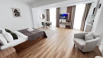 Studio, Balcony | Iron/ironing board, free WiFi