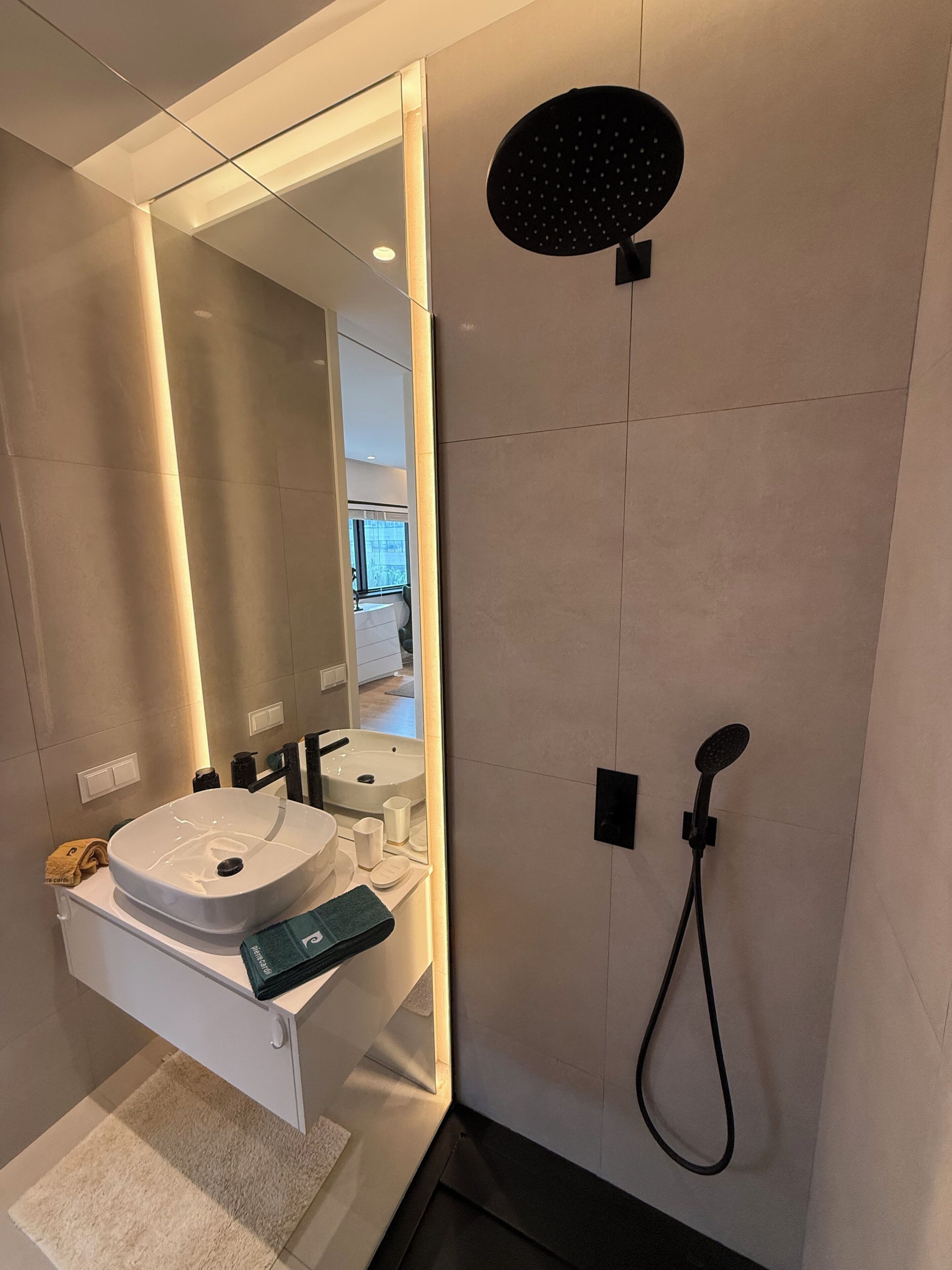 Superior Studio, Kitchenette, City View | Bathroom