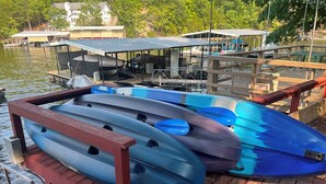 A dock with kayaks and a covered area with tables and chairs. - Timber Ridge - Three Bedroom House, Sleeps 8 (Village of Four Seasons)