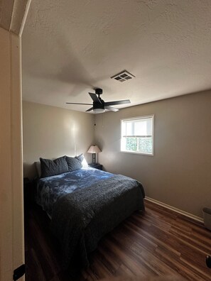 2 bedrooms, WiFi (free), bed sheets