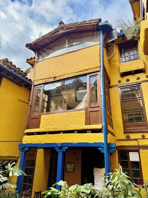 Nhà, 2 phòng ngủ, sân hiên, quang cảnh thành phố | Ngoại thất
