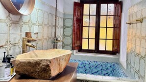 House, 2 Bedrooms, Patio, City View | Bathroom - Iechie Historic Colonial Stay in La Candelaria (Bogotá)