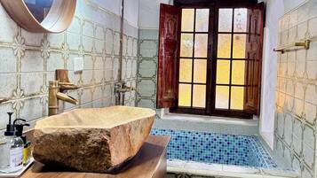 Rumah, 2 kamar tidur, patio, pemandangan kota | Kamar mandi