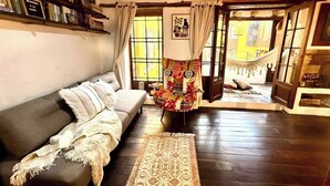 House, 2 Bedrooms, Patio, City View | Living room | Books - Iechie Historic Colonial Stay in La Candelaria (Bogotá)