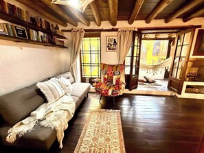 Nhà, 2 phòng ngủ, sân hiên, quang cảnh thành phố | Phòng khách