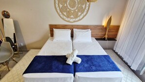 A hotel room with a bed, two bedside tables, a chair, a decorative wall piece, and a window with curtains. - COPFL0110 - Cond Recanto do Flamengo (Salvador)