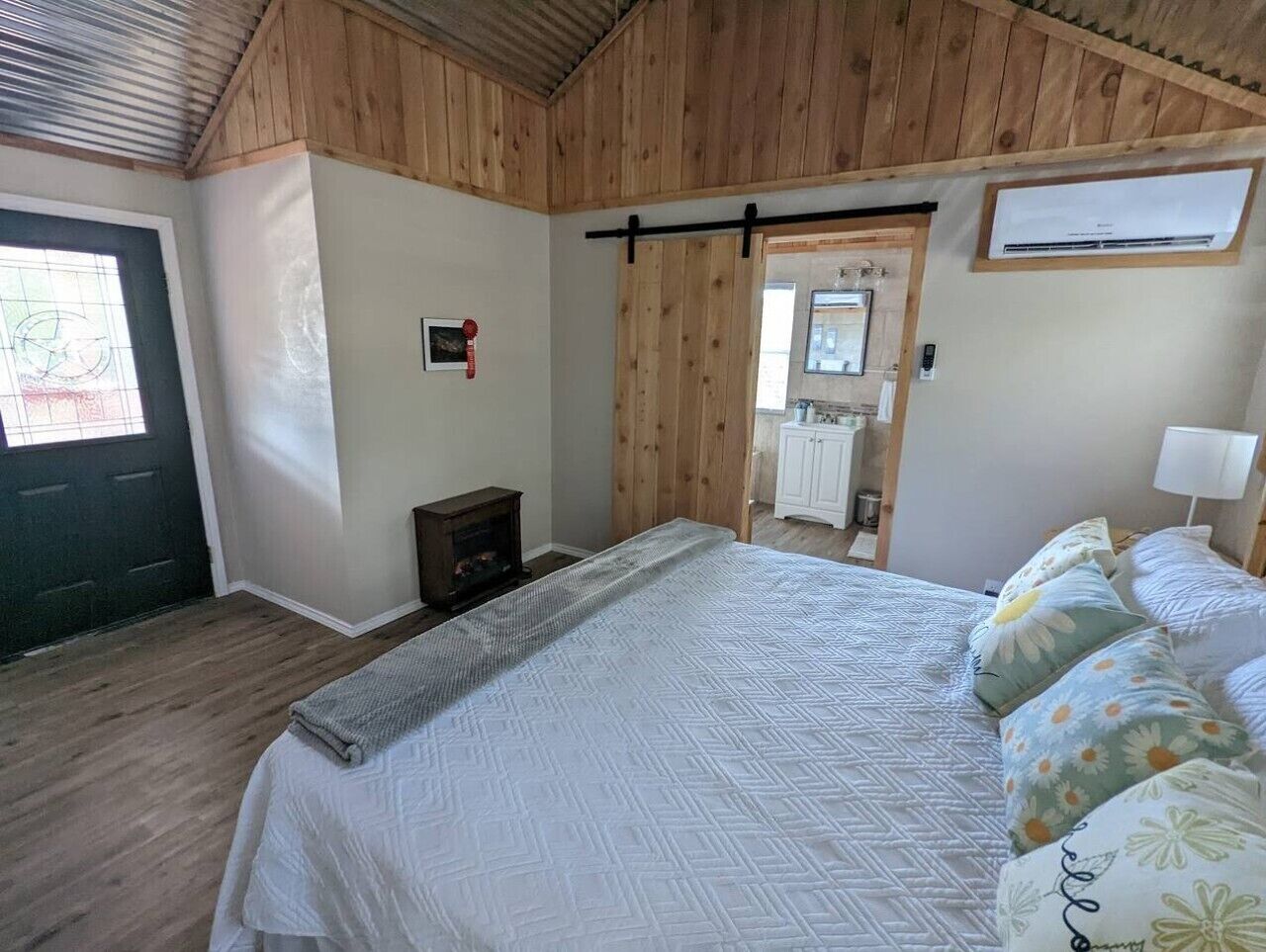 WiFi, bed sheets