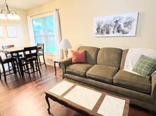 Apartment near HU 1-BR 1-BA with office - Sleeps 3