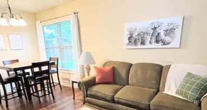 Apartment near HU 1-BR 1-BA with office - Sleeps 3