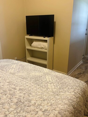 Apt Near HU Football Field | Patio | Sleeps 4