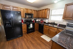 Private kitchen - Spacious Apartment Overlooking Harding Park - Sleeps 6 (Searcy)