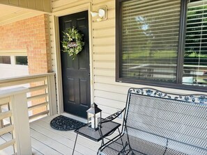 Exterior detail - Spacious Apartment Overlooking Harding Park - Sleeps 6 (Searcy)