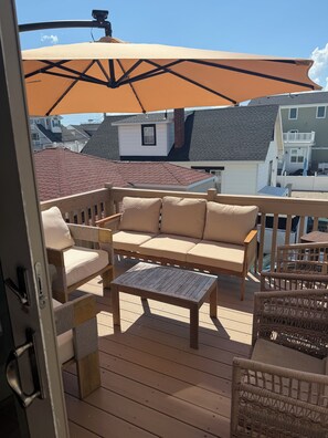 Property grounds - Oceanfront condo in Seaside park- 3 bedroom 1 bath includes beach badges (Seaside Park)