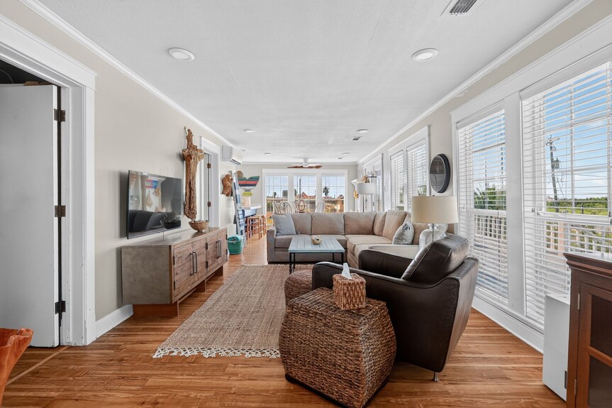 Charming Historic Stunner W/covered Deck + Views! - Texas