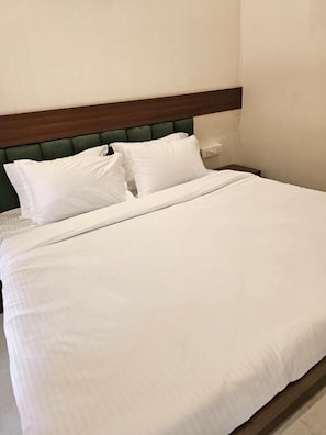 Free WiFi - Saavi Resort Shrivardhan (Shrivardhan)