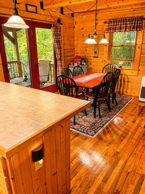 Dining - Woodsy 3BR Mountain Cabin! Timber Ridge Retreat (Fancy Gap)
