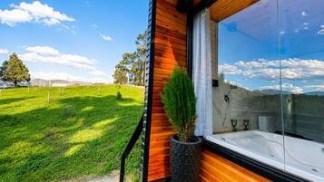 Romantic Cabin | Property grounds