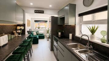 Coffee/tea maker, fridge, microwave, oven