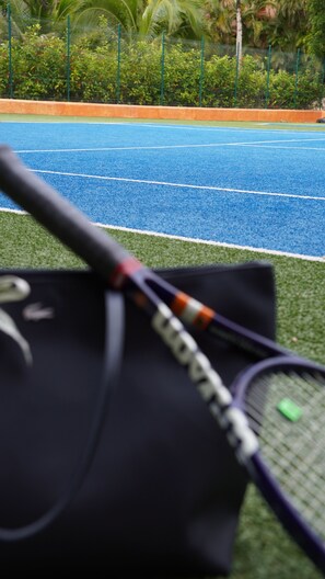 A tennis racket on a black bag on a blue sports court. - Luxury penthouse with a private terrace and ocean views | Ayuuk (Cruz de Huanacaxtle)