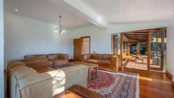 Familienvilla, Klimaanlage, Blick auf den Weinberg | Terrasse/Patio