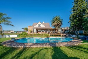 Comfort Villa, Air conditioning, Vineyard View | Pool | Outdoor pool, pool loungers - the MANOR house by Kana Guest Farm (Stellenbosch)