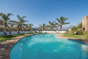 Front of property - the MANOR house by Kana Guest Farm (Stellenbosch)