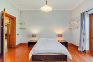 Comfort Villa, Air conditioning, Vineyard View | Desk, laptop workspace, free WiFi - the MANOR house by Kana Guest Farm (Stellenbosch)